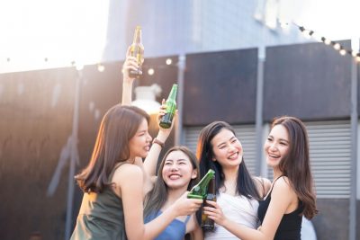 8 ประโยชน์ของการดื่มเบียร์ เพราะเบียร์ไม่ได้ให้แค่โทษเท่านั้น แต่ควรดื่มแต่พอดี