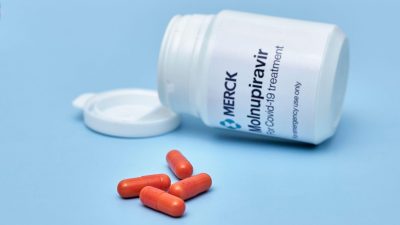 ผลการศึกษาจาก ม.ออกซฟอร์ดพบ “โมลนูพิราเวียร์” ยากินต้านโควิด-19 ไม่ได้ตัดความเสี่ยงเข้าโรงพยาบาล!